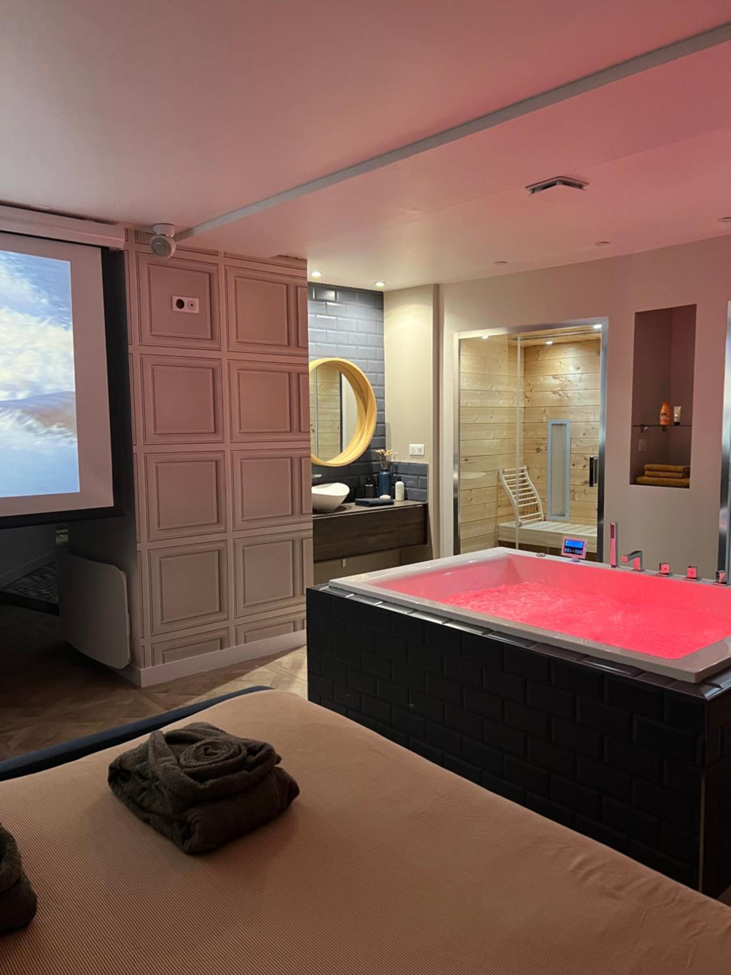 Appartement Avec Jacuzzi Sauna & Home Cinema - Nid D'Angers Exterior foto