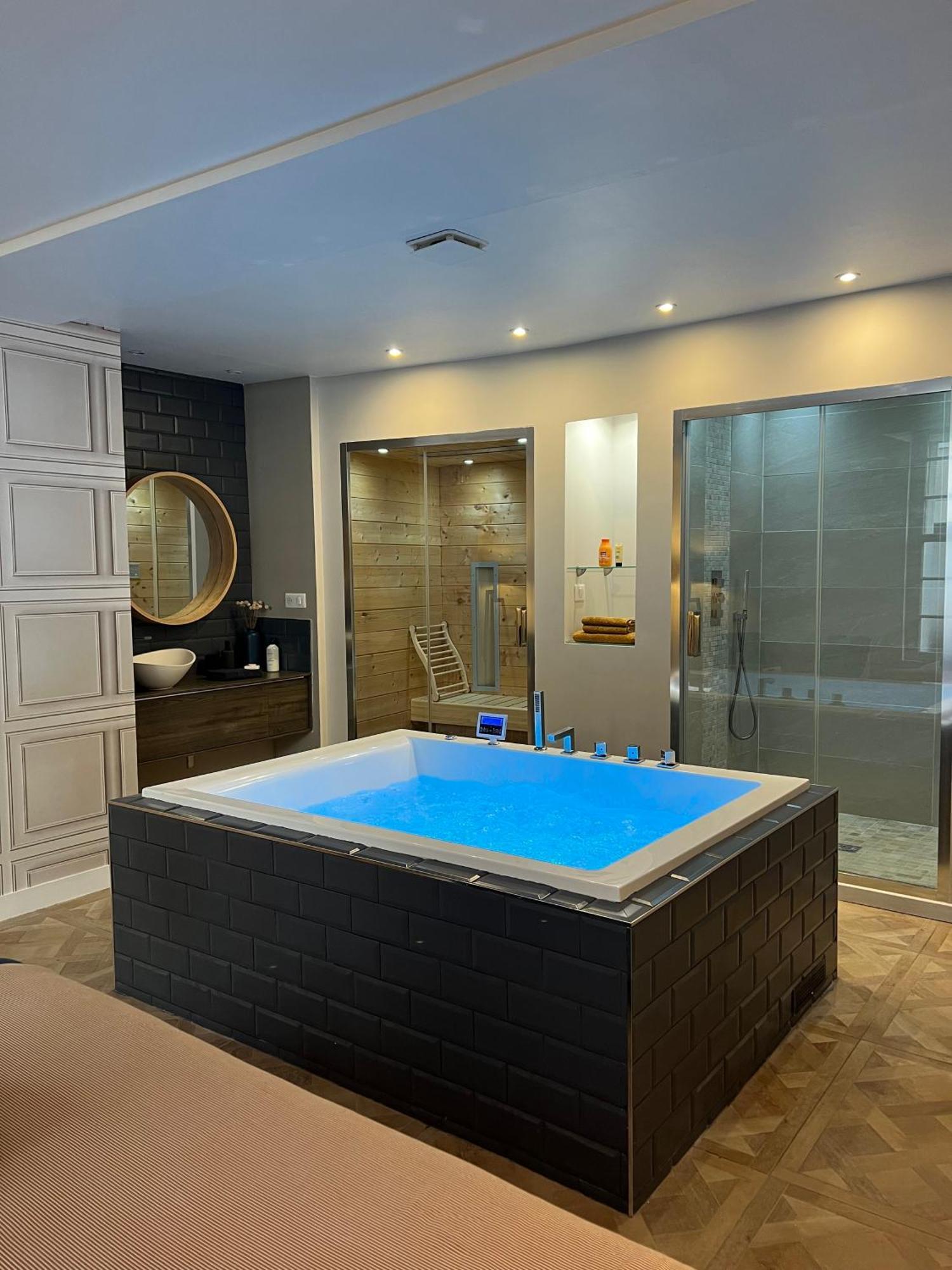 Appartement Avec Jacuzzi Sauna & Home Cinema - Nid D'Angers Exterior foto
